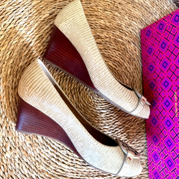 Tory Burch - Mini Miller Open Toe 65mm Wedge - Color Trench Tan - Size 6 - Picture 6 of 11